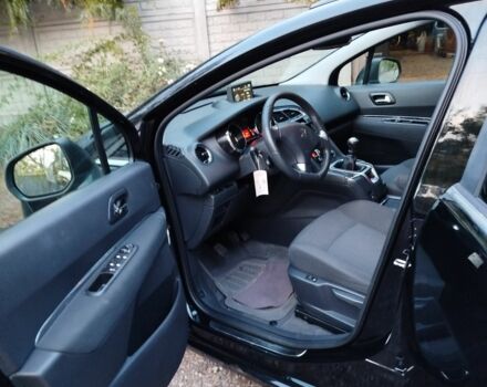 Чорний Пежо 5008, об'ємом двигуна 1.6 л та пробігом 210 тис. км за 7200 $, фото 8 на Automoto.ua