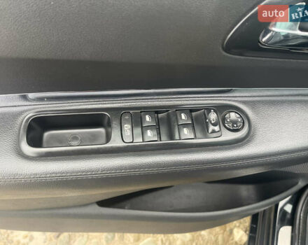 Черный Пежо 5008, объемом двигателя 1.6 л и пробегом 268 тыс. км за 9200 $, фото 13 на Automoto.ua