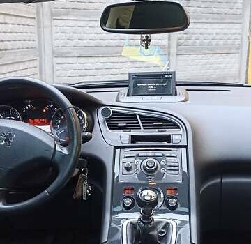 Чорний Пежо 5008, об'ємом двигуна 2 л та пробігом 250 тис. км за 8500 $, фото 6 на Automoto.ua