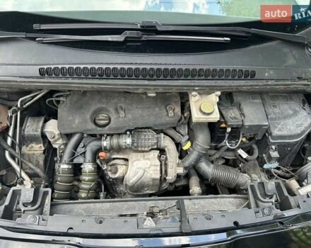 Чорний Пежо 5008, об'ємом двигуна 1.6 л та пробігом 242 тис. км за 9800 $, фото 7 на Automoto.ua
