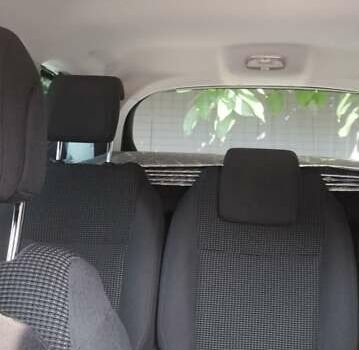 Чорний Пежо 5008, об'ємом двигуна 1.6 л та пробігом 219 тис. км за 9800 $, фото 5 на Automoto.ua