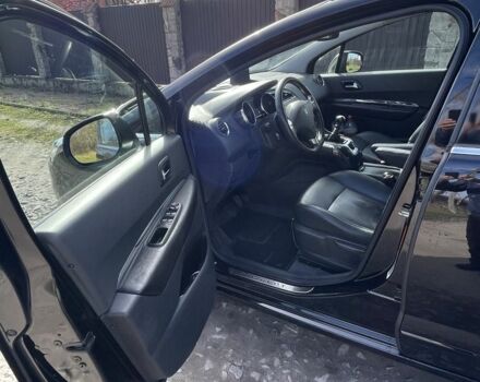 Чорний Пежо 5008, об'ємом двигуна 2 л та пробігом 240 тис. км за 10500 $, фото 4 на Automoto.ua