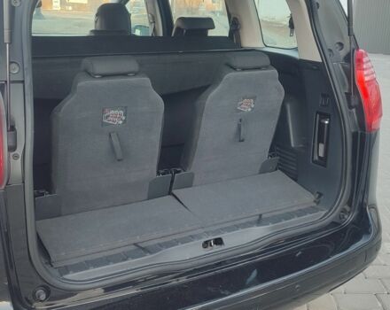 Черный Пежо 5008, объемом двигателя 1.6 л и пробегом 247 тыс. км за 6800 $, фото 1 на Automoto.ua