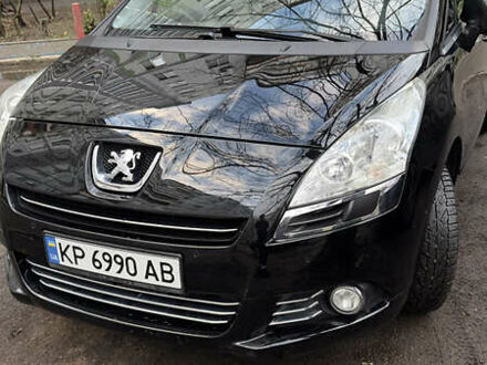 Черный Пежо 5008, объемом двигателя 1.6 л и пробегом 218 тыс. км за 10200 $, фото 1 на Automoto.ua