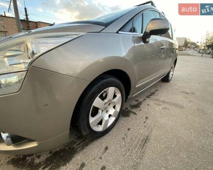 Коричневый Пежо 5008, объемом двигателя 1.6 л и пробегом 143 тыс. км за 8400 $, фото 7 на Automoto.ua