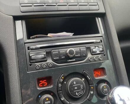 Коричневый Пежо 5008, объемом двигателя 1.6 л и пробегом 247 тыс. км за 10500 $, фото 12 на Automoto.ua