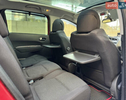 Красный Пежо 5008, объемом двигателя 2 л и пробегом 315 тыс. км за 8500 $, фото 26 на Automoto.ua