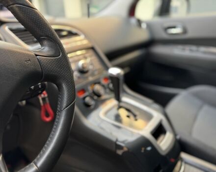 Красный Пежо 5008, объемом двигателя 2 л и пробегом 315 тыс. км за 8500 $, фото 13 на Automoto.ua