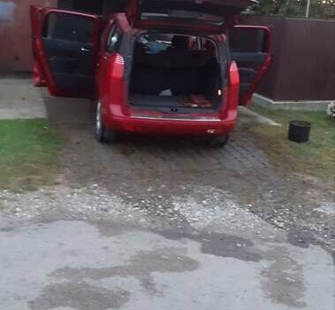 Красный Пежо 5008, объемом двигателя 1.56 л и пробегом 249 тыс. км за 7750 $, фото 2 на Automoto.ua