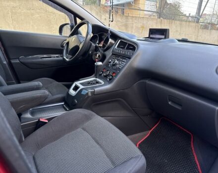 Красный Пежо 5008, объемом двигателя 2 л и пробегом 315 тыс. км за 8500 $, фото 18 на Automoto.ua