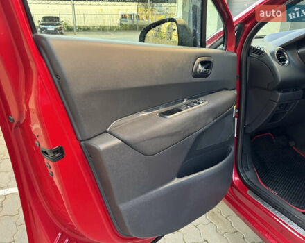 Красный Пежо 5008, объемом двигателя 2 л и пробегом 315 тыс. км за 8500 $, фото 18 на Automoto.ua