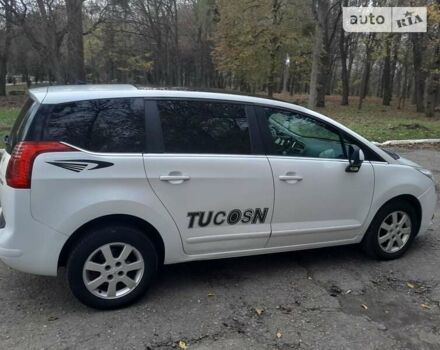 Пежо 5008, об'ємом двигуна 1.6 л та пробігом 242 тис. км за 8150 $, фото 43 на Automoto.ua