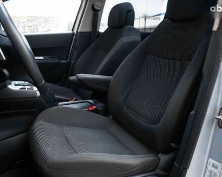 Пежо 5008, объемом двигателя 1.6 л и пробегом 243 тыс. км за 9500 $, фото 10 на Automoto.ua