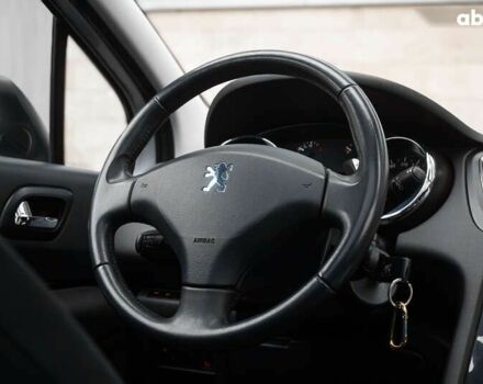 Пежо 5008, объемом двигателя 1.6 л и пробегом 243 тыс. км за 9500 $, фото 19 на Automoto.ua