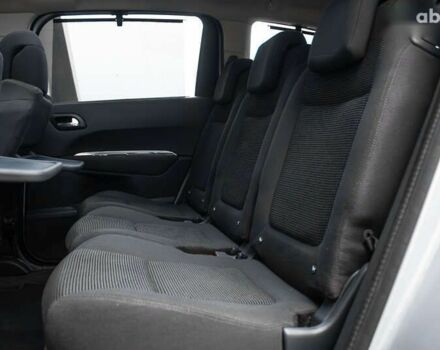 Пежо 5008, объемом двигателя 1.6 л и пробегом 243 тыс. км за 9500 $, фото 13 на Automoto.ua