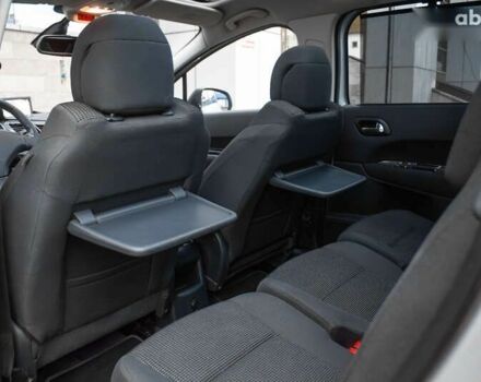 Пежо 5008, объемом двигателя 1.6 л и пробегом 243 тыс. км за 9500 $, фото 14 на Automoto.ua