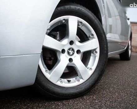 Пежо 5008, объемом двигателя 1.6 л и пробегом 243 тыс. км за 9500 $, фото 7 на Automoto.ua