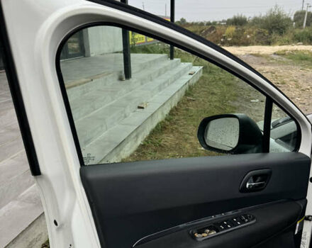 Пежо 5008, объемом двигателя 2 л и пробегом 233 тыс. км за 10500 $, фото 7 на Automoto.ua