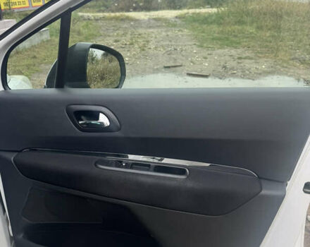 Пежо 5008, объемом двигателя 2 л и пробегом 233 тыс. км за 10500 $, фото 5 на Automoto.ua