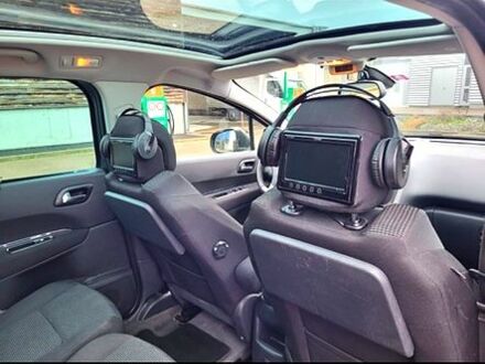 Пежо 5008, объемом двигателя 1.6 л и пробегом 188 тыс. км за 8600 $, фото 1 на Automoto.ua