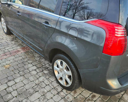 Сірий Пежо 5008, об'ємом двигуна 1.56 л та пробігом 284 тис. км за 6650 $, фото 9 на Automoto.ua