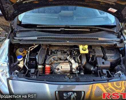 Серый Пежо 5008, объемом двигателя 1.6 л и пробегом 235 тыс. км за 7200 $, фото 6 на Automoto.ua