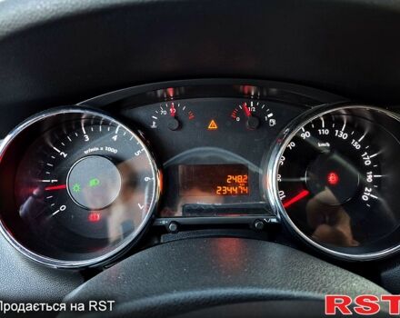 Серый Пежо 5008, объемом двигателя 1.6 л и пробегом 235 тыс. км за 7200 $, фото 2 на Automoto.ua