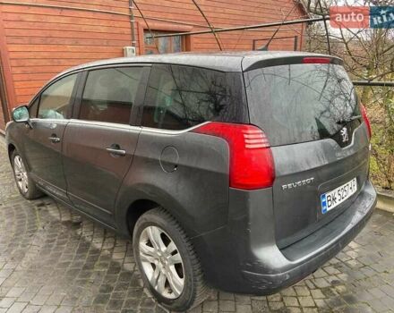 Серый Пежо 5008, объемом двигателя 1.56 л и пробегом 210 тыс. км за 8900 $, фото 1 на Automoto.ua
