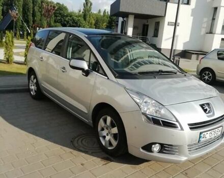 Серый Пежо 5008, объемом двигателя 1.6 л и пробегом 253 тыс. км за 6999 $, фото 1 на Automoto.ua