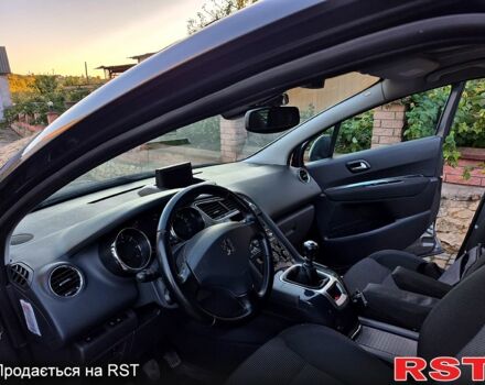 Серый Пежо 5008, объемом двигателя 1.6 л и пробегом 235 тыс. км за 7200 $, фото 1 на Automoto.ua