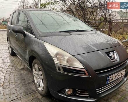 Серый Пежо 5008, объемом двигателя 1.56 л и пробегом 210 тыс. км за 8900 $, фото 3 на Automoto.ua