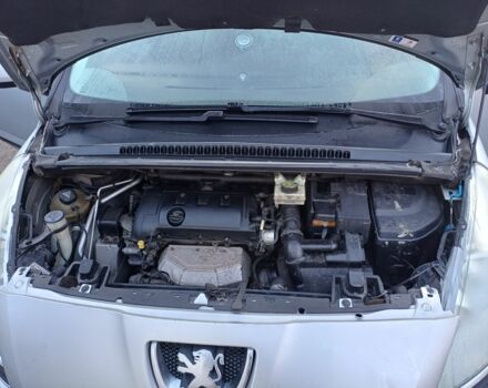 Серый Пежо 5008, объемом двигателя 1.6 л и пробегом 205 тыс. км за 5500 $, фото 3 на Automoto.ua