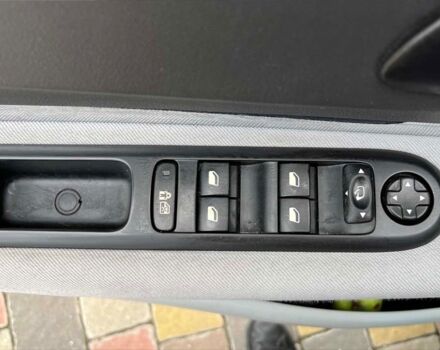 Сірий Пежо 5008, об'ємом двигуна 2 л та пробігом 252 тис. км за 10100 $, фото 12 на Automoto.ua