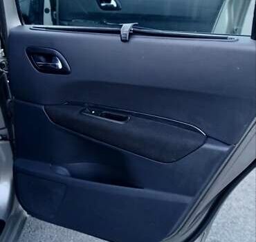 Серый Пежо 5008, объемом двигателя 1.6 л и пробегом 317 тыс. км за 6900 $, фото 18 на Automoto.ua