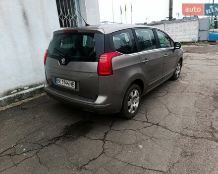 Сірий Пежо 5008, об'ємом двигуна 1.56 л та пробігом 336 тис. км за 7500 $, фото 3 на Automoto.ua