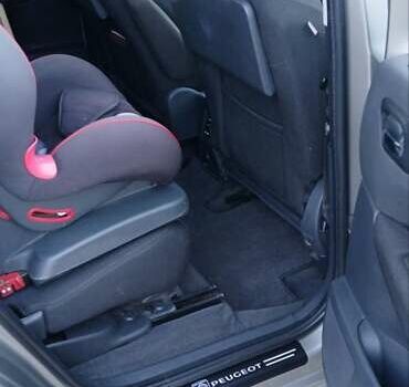 Серый Пежо 5008, объемом двигателя 1.6 л и пробегом 317 тыс. км за 6900 $, фото 15 на Automoto.ua