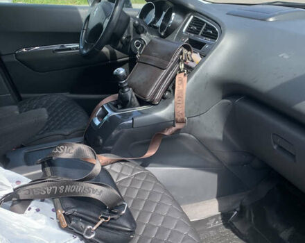 Серый Пежо 5008, объемом двигателя 2 л и пробегом 318 тыс. км за 8150 $, фото 15 на Automoto.ua