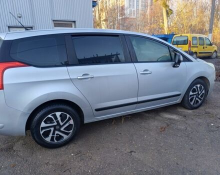 Серый Пежо 5008, объемом двигателя 1.6 л и пробегом 205 тыс. км за 5500 $, фото 4 на Automoto.ua