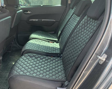 Серый Пежо 5008, объемом двигателя 2 л и пробегом 318 тыс. км за 8150 $, фото 7 на Automoto.ua