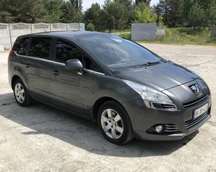 Сірий Пежо 5008, об'ємом двигуна 2 л та пробігом 241 тис. км за 7950 $, фото 3 на Automoto.ua