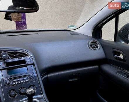 Серый Пежо 5008, объемом двигателя 1.6 л и пробегом 222 тыс. км за 7800 $, фото 14 на Automoto.ua