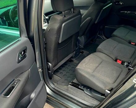 Сірий Пежо 5008, об'ємом двигуна 1.6 л та пробігом 235 тис. км за 7800 $, фото 11 на Automoto.ua