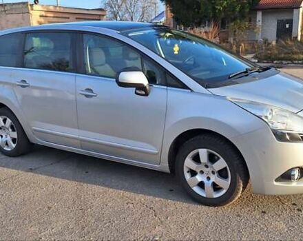 Серый Пежо 5008, объемом двигателя 1.6 л и пробегом 214 тыс. км за 6999 $, фото 2 на Automoto.ua