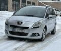 Серый Пежо 5008, объемом двигателя 1.6 л и пробегом 270 тыс. км за 6400 $, фото 1 на Automoto.ua