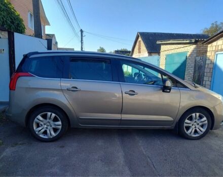 Сірий Пежо 5008, об'ємом двигуна 1.6 л та пробігом 215 тис. км за 7300 $, фото 3 на Automoto.ua