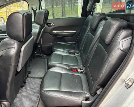 Серый Пежо 5008, объемом двигателя 1.6 л и пробегом 272 тыс. км за 7930 $, фото 14 на Automoto.ua