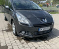 Серый Пежо 5008, объемом двигателя 2 л и пробегом 318 тыс. км за 8150 $, фото 1 на Automoto.ua