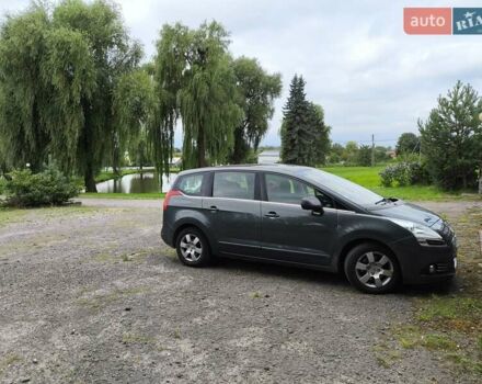 Серый Пежо 5008, объемом двигателя 2 л и пробегом 225 тыс. км за 9594 $, фото 1 на Automoto.ua
