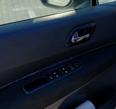 Серый Пежо 5008, объемом двигателя 1.6 л и пробегом 317 тыс. км за 6900 $, фото 33 на Automoto.ua