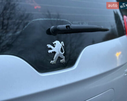 Сірий Пежо 5008, об'ємом двигуна 1.56 л та пробігом 227 тис. км за 6300 $, фото 13 на Automoto.ua